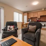 Donegan Court Апарт-отель