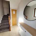 Donegan Court Апарт-отель