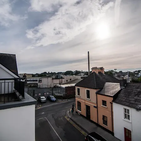 Donegan Court Aparthotel 3*