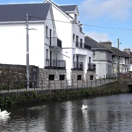 Aparthotel Donegan Court 3*