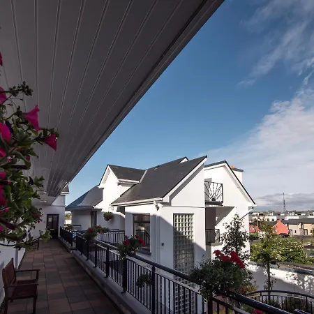 Donegan Court Aparthotel 3*