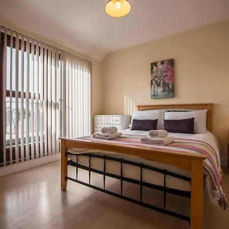 Donegan Court Aparthotel