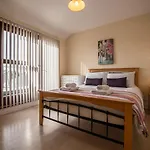 Donegan Court Apart Otel