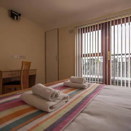 Donegan Court Aparthotel 3*