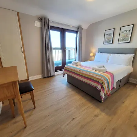 Donegan Court Aparthotel 3*