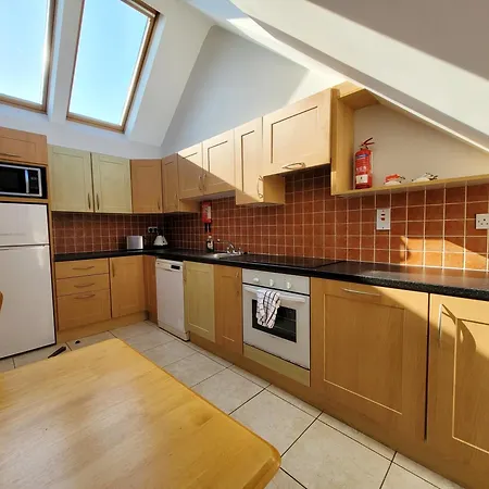 Donegan Court Апарт-отель