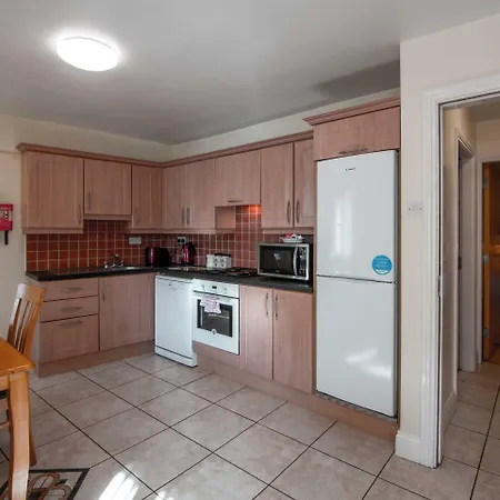 Апарт-отель Donegan Court 3*