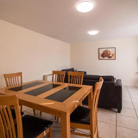 Апарт-отель Donegan Court 3*