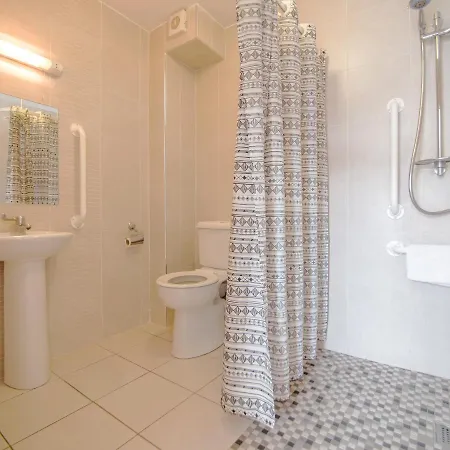 Апарт-отель Donegan Court Голуэй